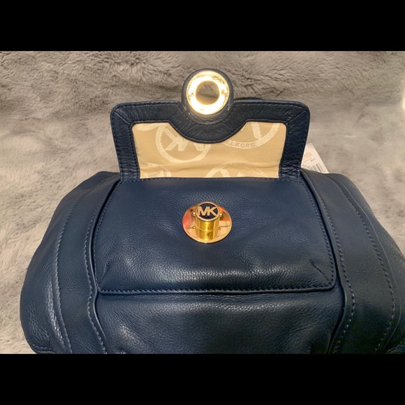 Michael Kors Pushlock Tote - Picture 4 of 8